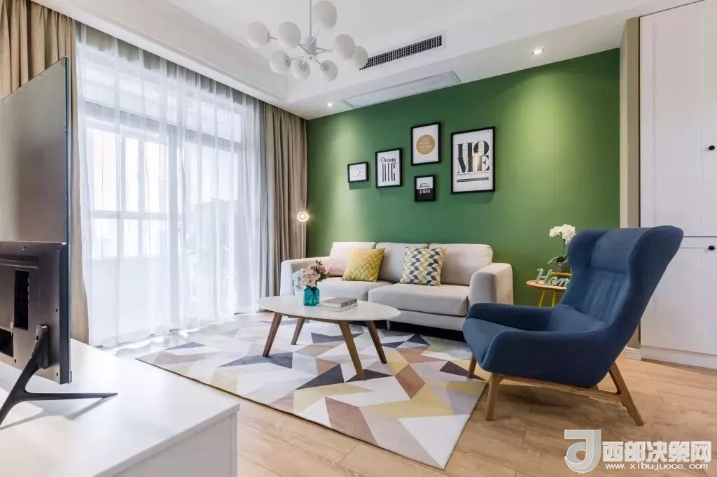 沙發(fā)背景墻選對(duì)裝飾畫，才能美了整個(gè)客廳空間！