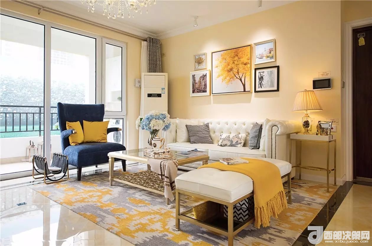 沙發(fā)背景墻選對(duì)裝飾畫，才能美了整個(gè)客廳空間！