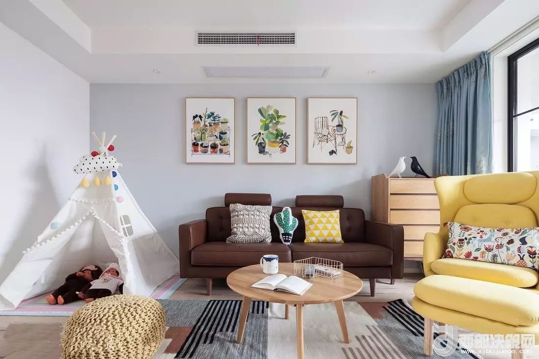 沙發(fā)背景墻選對(duì)裝飾畫，才能美了整個(gè)客廳空間！