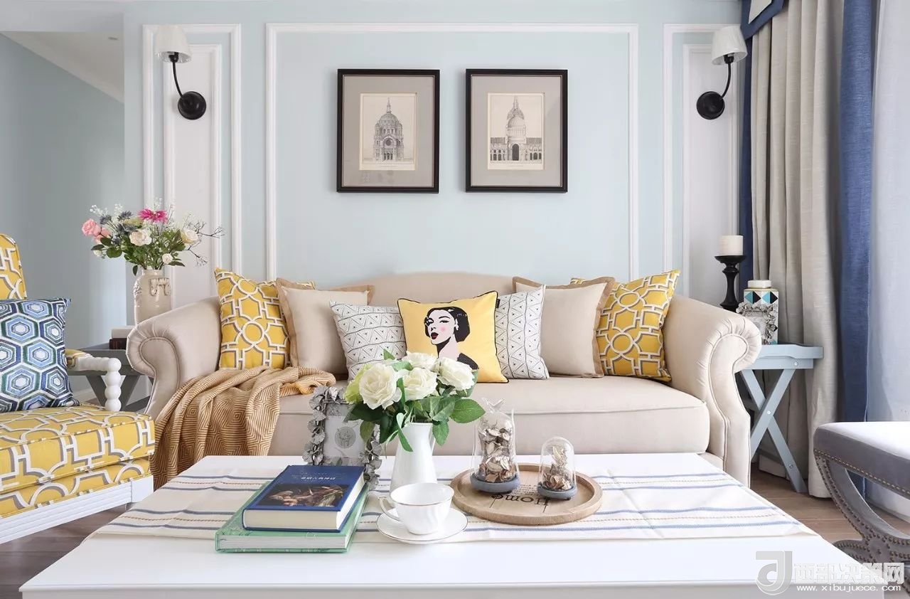 沙發(fā)背景墻選對(duì)裝飾畫，才能美了整個(gè)客廳空間！