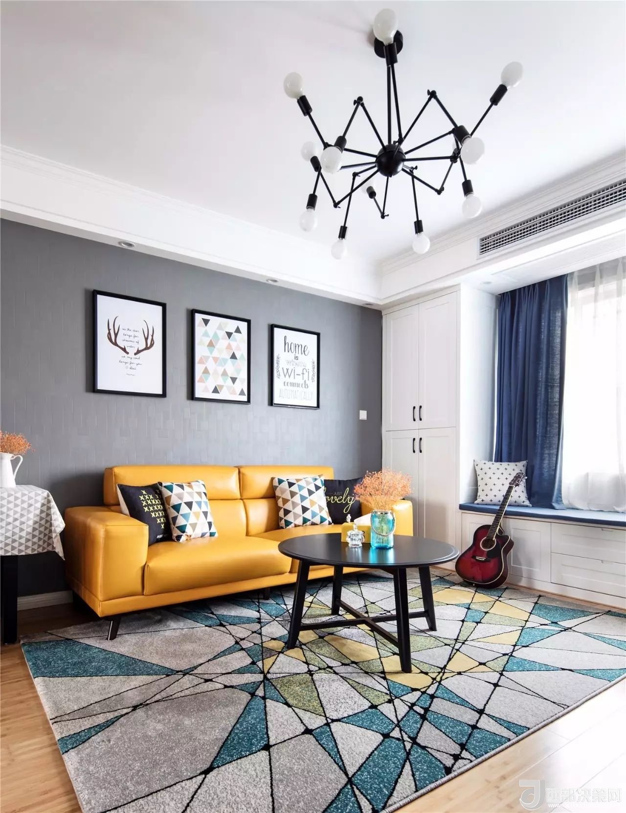 沙發(fā)背景墻選對(duì)裝飾畫，才能美了整個(gè)客廳空間！