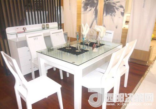 喜歡白色餐桌 但椅子該如何搭配？