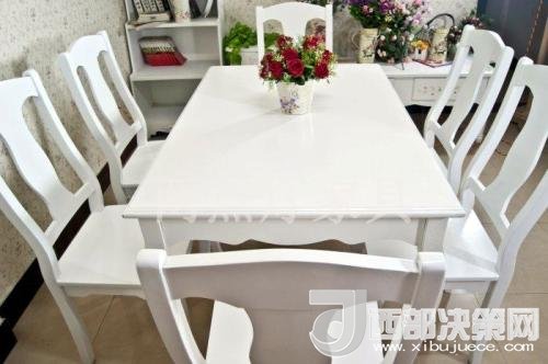 喜歡白色餐桌 但椅子該如何搭配？