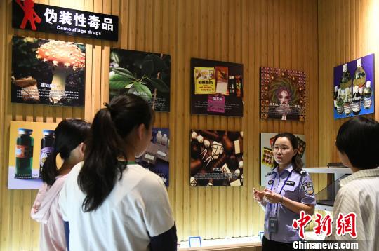 山西省司法行政戒毒系統(tǒng)積極面向社會開展禁毒警示教育?！　　⊥踅ㄜ?攝