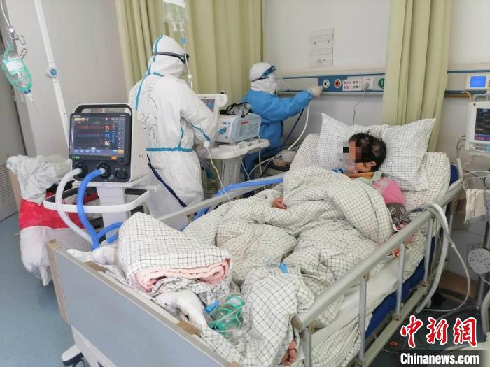 四川援助湖北醫(yī)生：幫患者打開心結(jié)，也是“良藥”