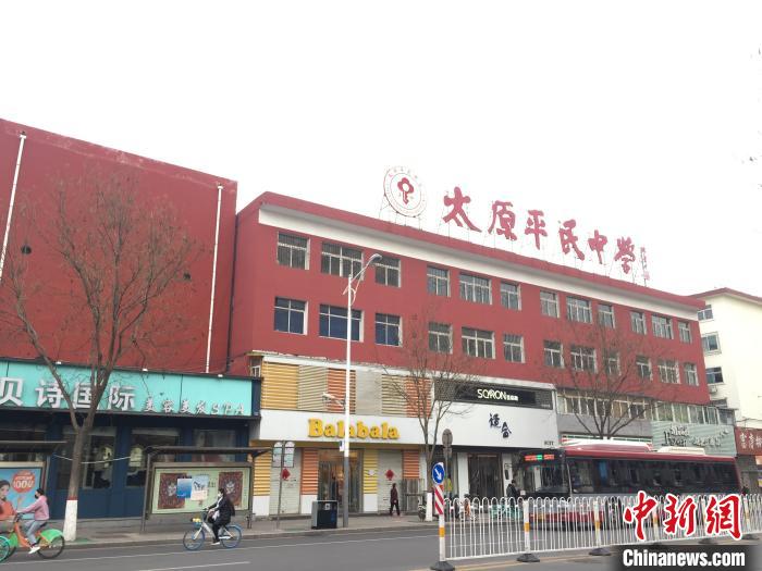 所有師生實行“日報告”“零報告”制度，確保開學后校園衛(wèi)生安全。　高瑞峰 攝