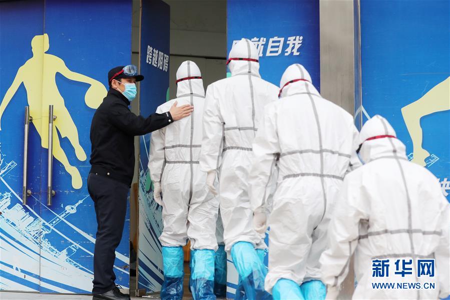 （習(xí)近平致敬的戰(zhàn)“疫”英雄·公安干警篇·圖文互動）（2）他們，抗疫一線鑄警魂