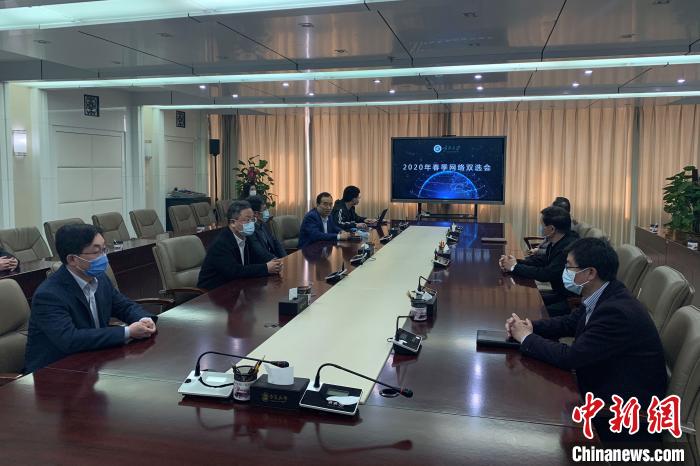 寧夏大學(xué)2020年春季首場(chǎng)綜合類“網(wǎng)絡(luò)雙選會(huì)”現(xiàn)場(chǎng)?！±钆迳?攝