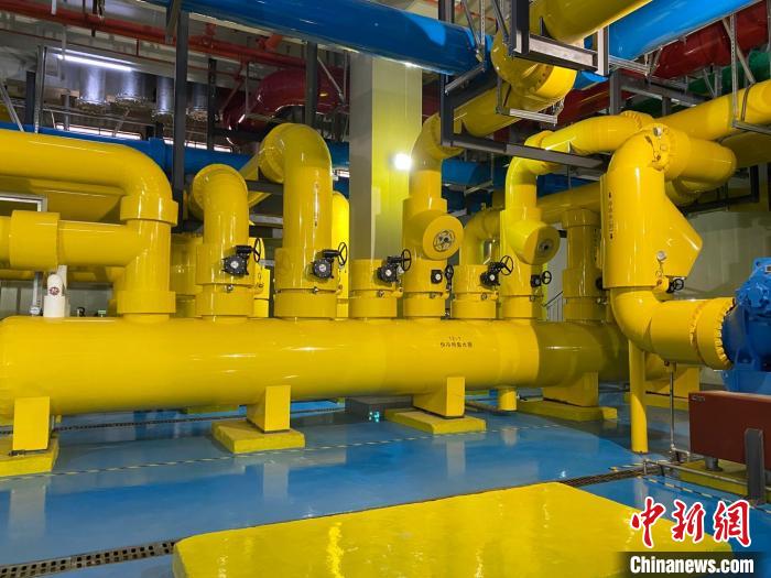 圖為中國移動云南數(shù)據(jù)中心冷卻系統(tǒng)?！⊥蹯簛?攝