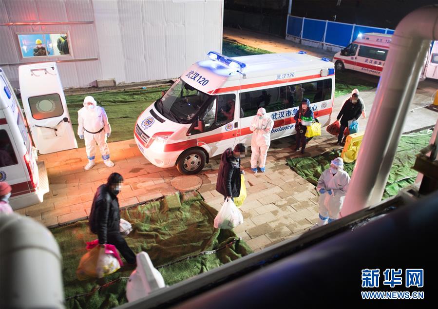 （聚焦疫情防控·圖文互動(dòng)）（11）分秒必爭(zhēng)！一切為了治病救人——中國(guó)抗疫生命至上的生動(dòng)實(shí)踐