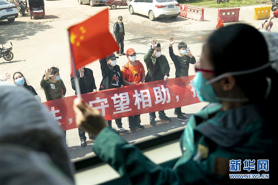 （聚焦疫情防控·圖文互動(dòng)）（1）分秒必爭(zhēng)！一切為了治病救人——中國(guó)抗疫生命至上的生動(dòng)實(shí)踐