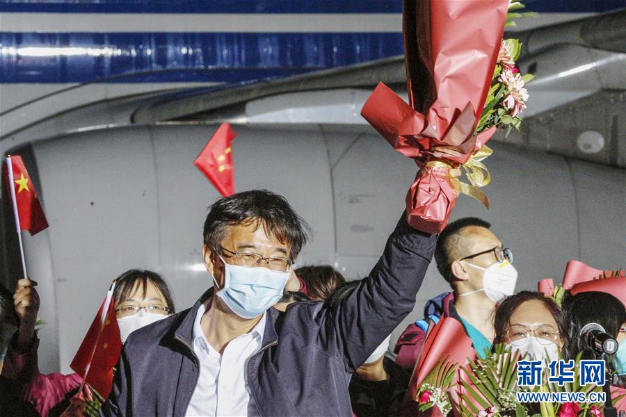 （聚焦疫情防控·圖文互動(dòng)）（9）分秒必爭(zhēng)！一切為了治病救人——中國(guó)抗疫生命至上的生動(dòng)實(shí)踐