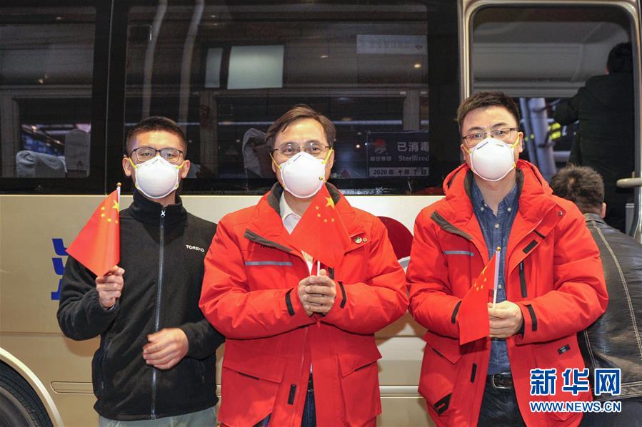 （聚焦疫情防控·圖文互動(dòng)）（8）分秒必爭(zhēng)！一切為了治病救人——中國(guó)抗疫生命至上的生動(dòng)實(shí)踐