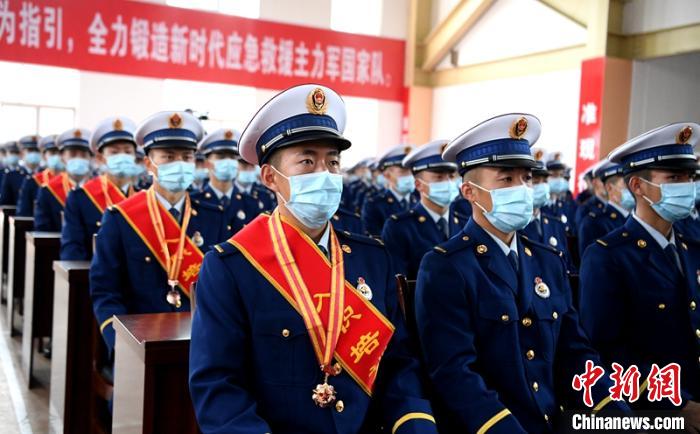 授銜表彰儀式現(xiàn)場?！⒅铱?攝