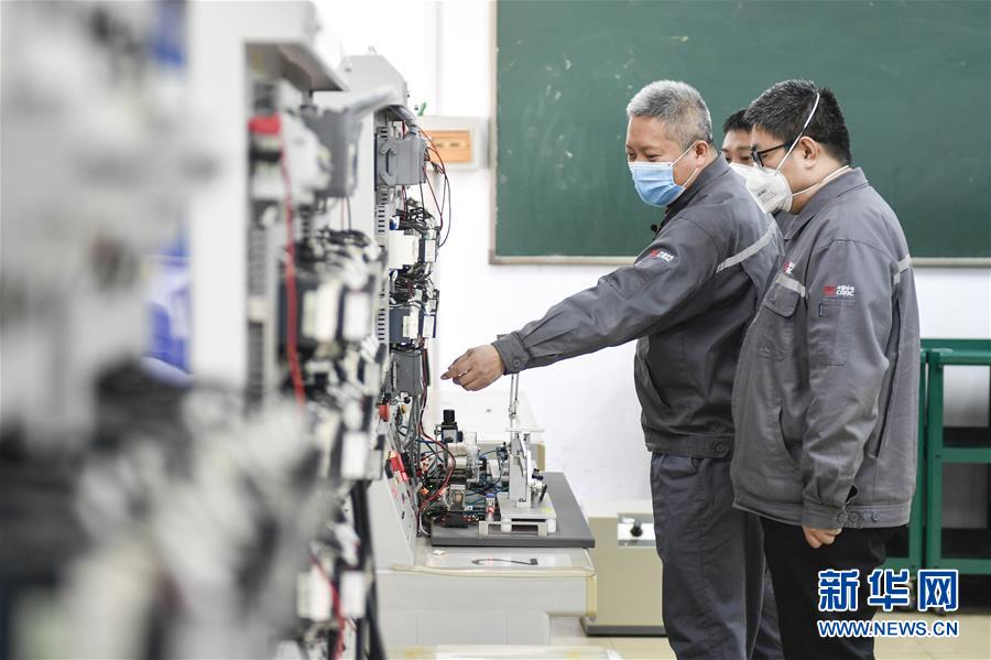 （在習近平新時代中國特色社會主義思想指引下——新時代新作為新篇章·習近平總書記關(guān)切事·圖文互動）（8）汗水的味道——記錄奮戰(zhàn)在復工復產(chǎn)一線的勞動者