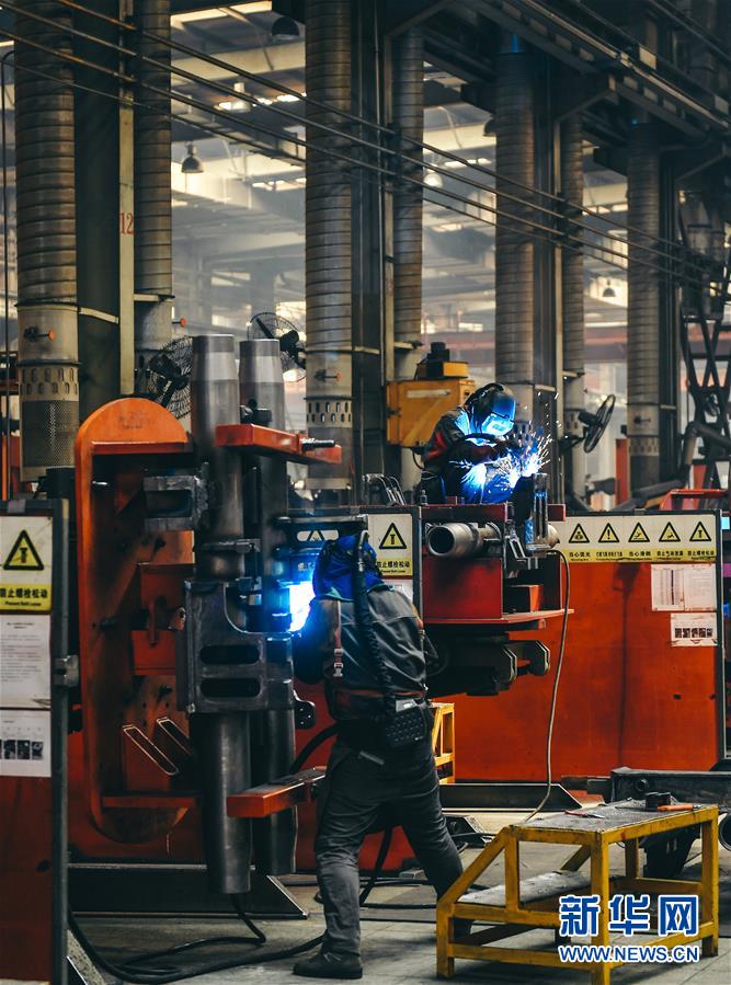 （在習近平新時代中國特色社會主義思想指引下——新時代新作為新篇章·習近平總書記關(guān)切事·圖文互動）（4）汗水的味道——記錄奮戰(zhàn)在復工復產(chǎn)一線的勞動者