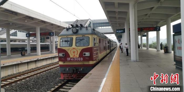 貴州省首條城際高速鐵路——安六鐵路開始聯(lián)調(diào)聯(lián)試。中國鐵路成都局集團(tuán)公司供圖