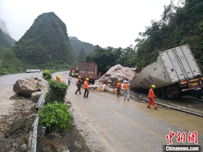 事故現(xiàn)場?！↑S鵬 攝