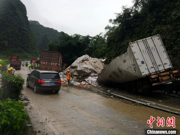 事故現(xiàn)場。　黃鵬 攝