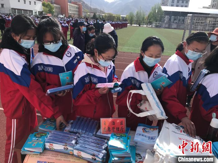 圖為西藏自治區(qū)應(yīng)急管理廳在學(xué)校開展安全生產(chǎn)宣傳(資料圖)。西藏自治區(qū)應(yīng)急管理廳 供圖