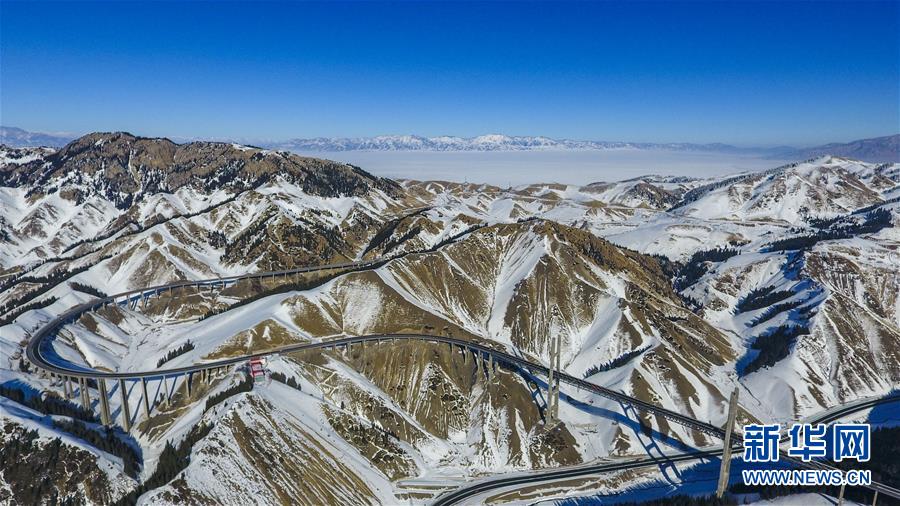 （新華全媒頭條·圖文互動(dòng)）（1）旗引天山南北　譜寫發(fā)展新篇——以習(xí)近平同志為核心的黨中央關(guān)心新疆工作紀(jì)實(shí)