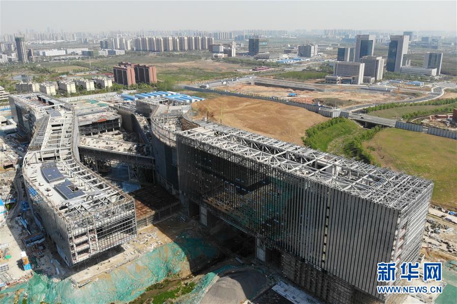 (在習(xí)近平新時(shí)代中國特色社會主義思想指引下——新時(shí)代新作為新篇章·習(xí)近平總書記關(guān)切事·圖文互動(dòng))(5)探“微觀世界” 抓“關(guān)鍵變量”——我國科學(xué)家與量子“糾纏”的故事