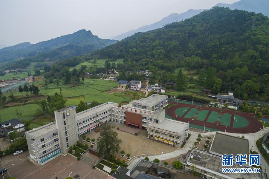 （習近平的小康故事·圖文互動）（4）“文明其精神，野蠻其體魄”——習近平同少年兒童的故事