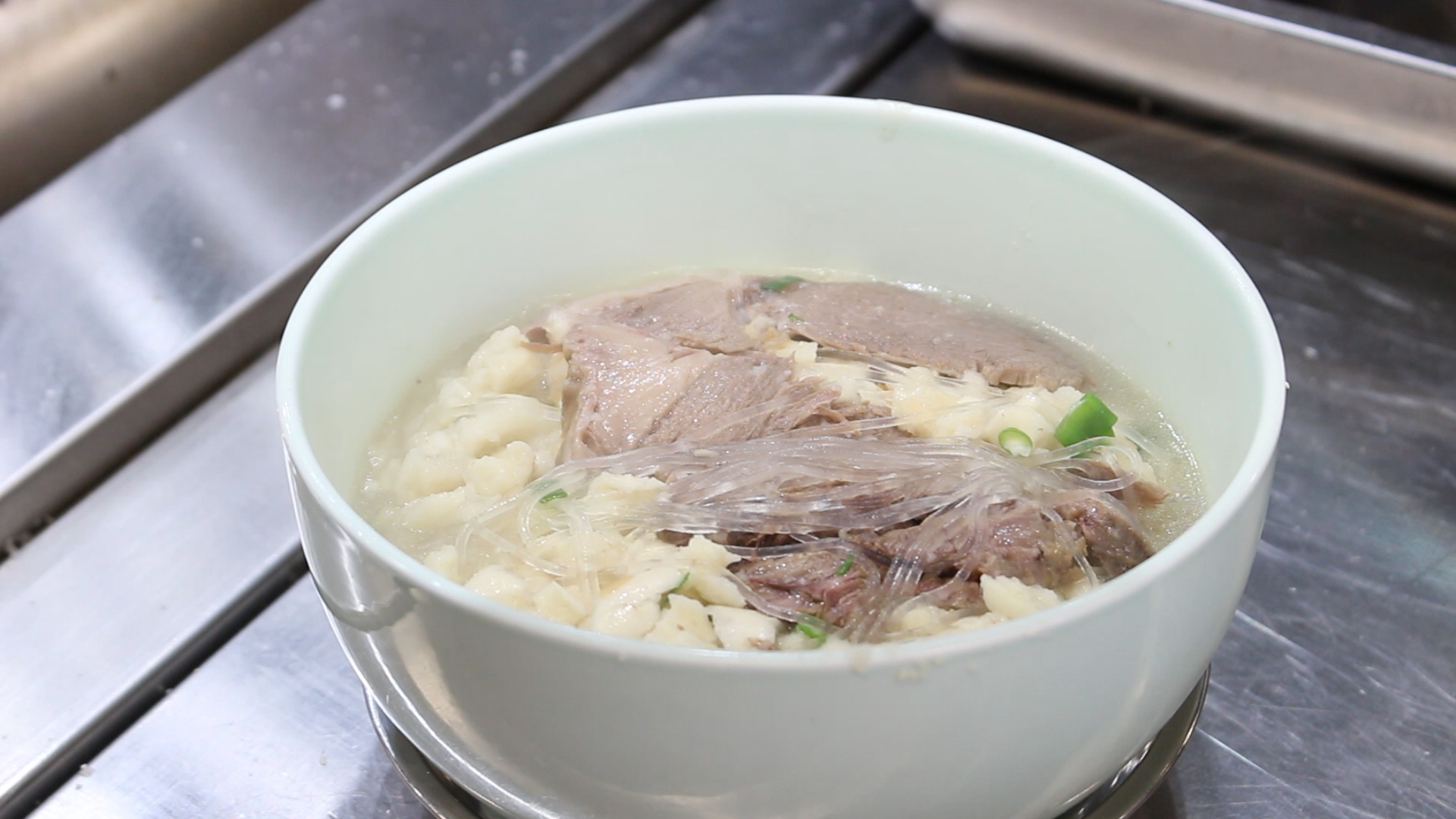 【陜菜大師和他們的拿手菜】烏平：“知足者常樂，食客愛吃我做的牛羊肉泡饃，就是我最大的滿足”_fororder_圖片8