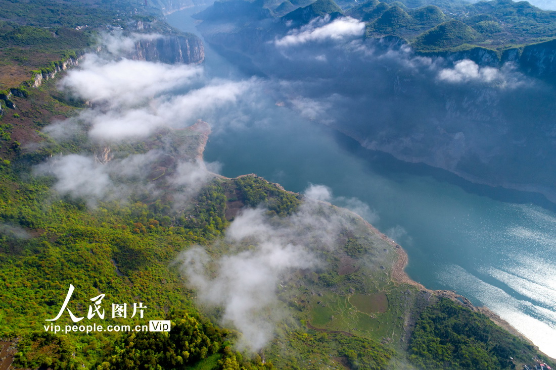 2022年4月3日拍攝的貴州省黔西市新仁苗族鄉(xiāng)境內的烏江一級支流六沖河。