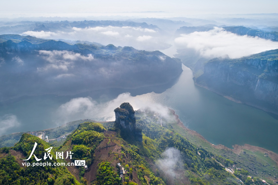 2022年4月3日拍攝的貴州省黔西市新仁苗族鄉(xiāng)境內的烏江一級支流六沖河。