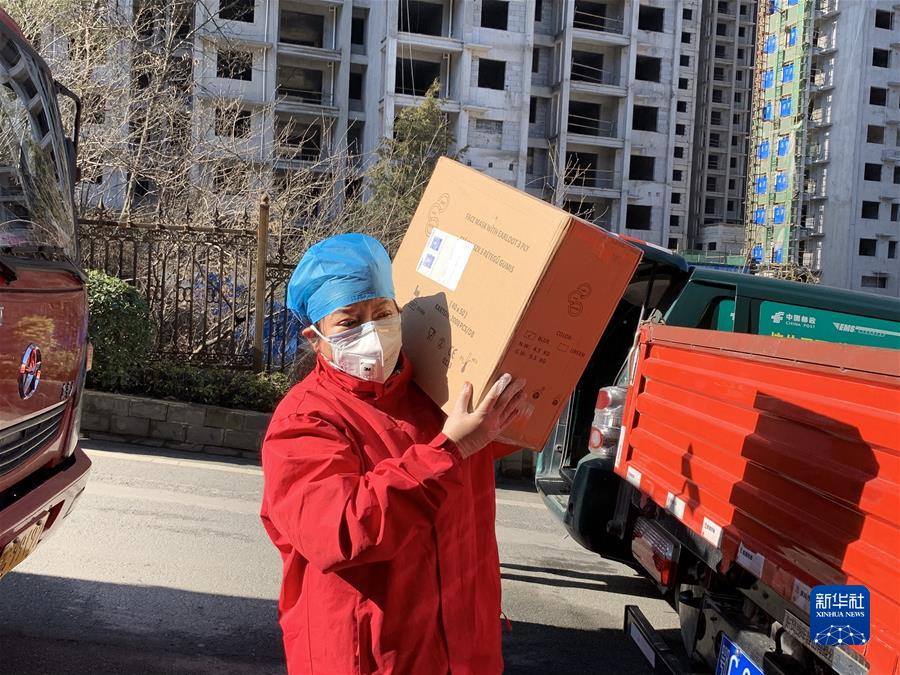 (新華全媒頭條·圖文互動(dòng))(4)習(xí)近平關(guān)心關(guān)懷勞動(dòng)者的故事