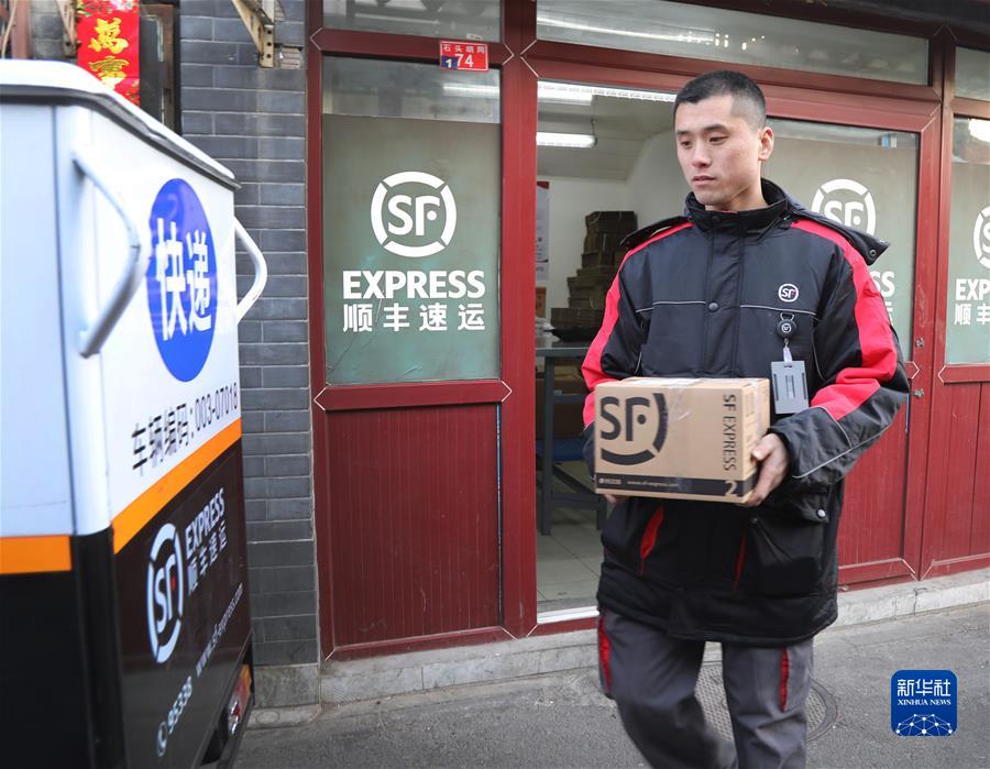 (新華全媒頭條·圖文互動(dòng))(3)習(xí)近平關(guān)心關(guān)懷勞動(dòng)者的故事