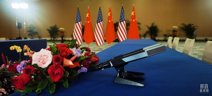 △中美元首會(huì)晤現(xiàn)場(chǎng)擺放的鮮花。(總臺(tái)央視記者劉琦拍攝)